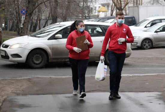 Помощь волонтеров пожилым людям в ситуации с коронавирусом