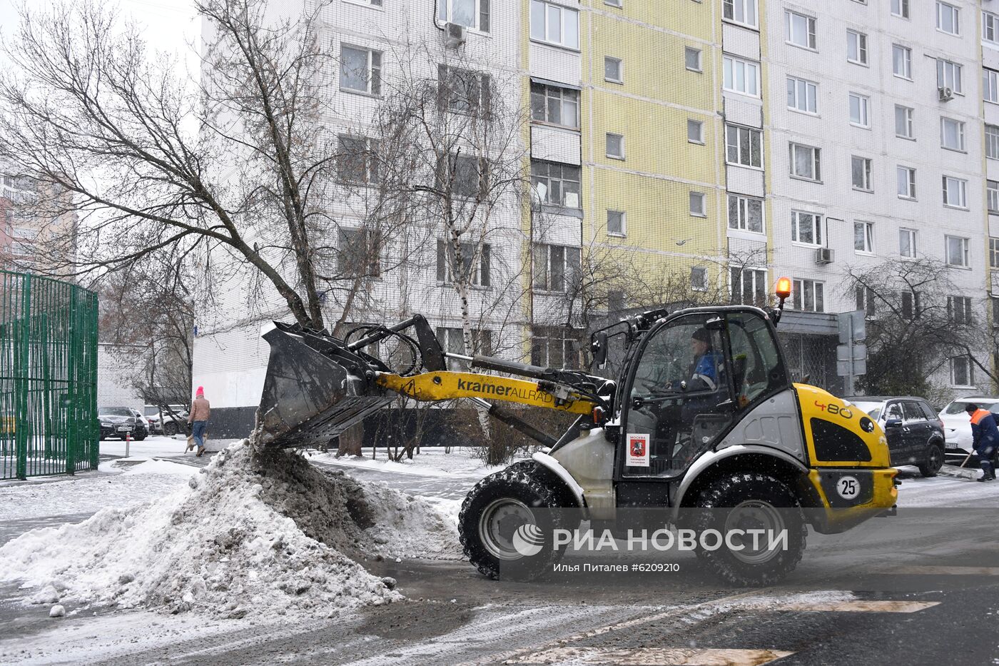 Снег в Москве