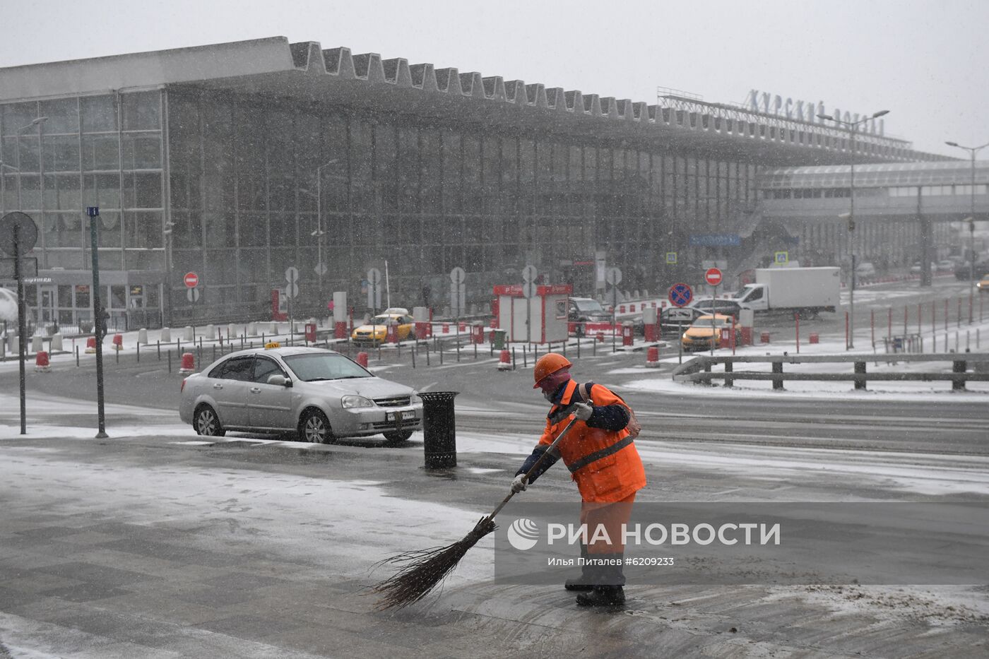 Снег в Москве