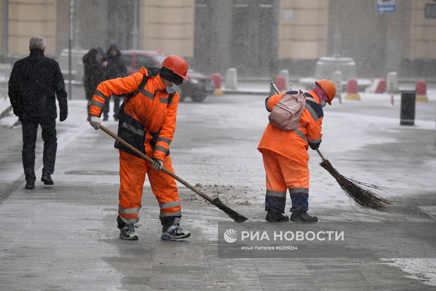 Снег в Москве