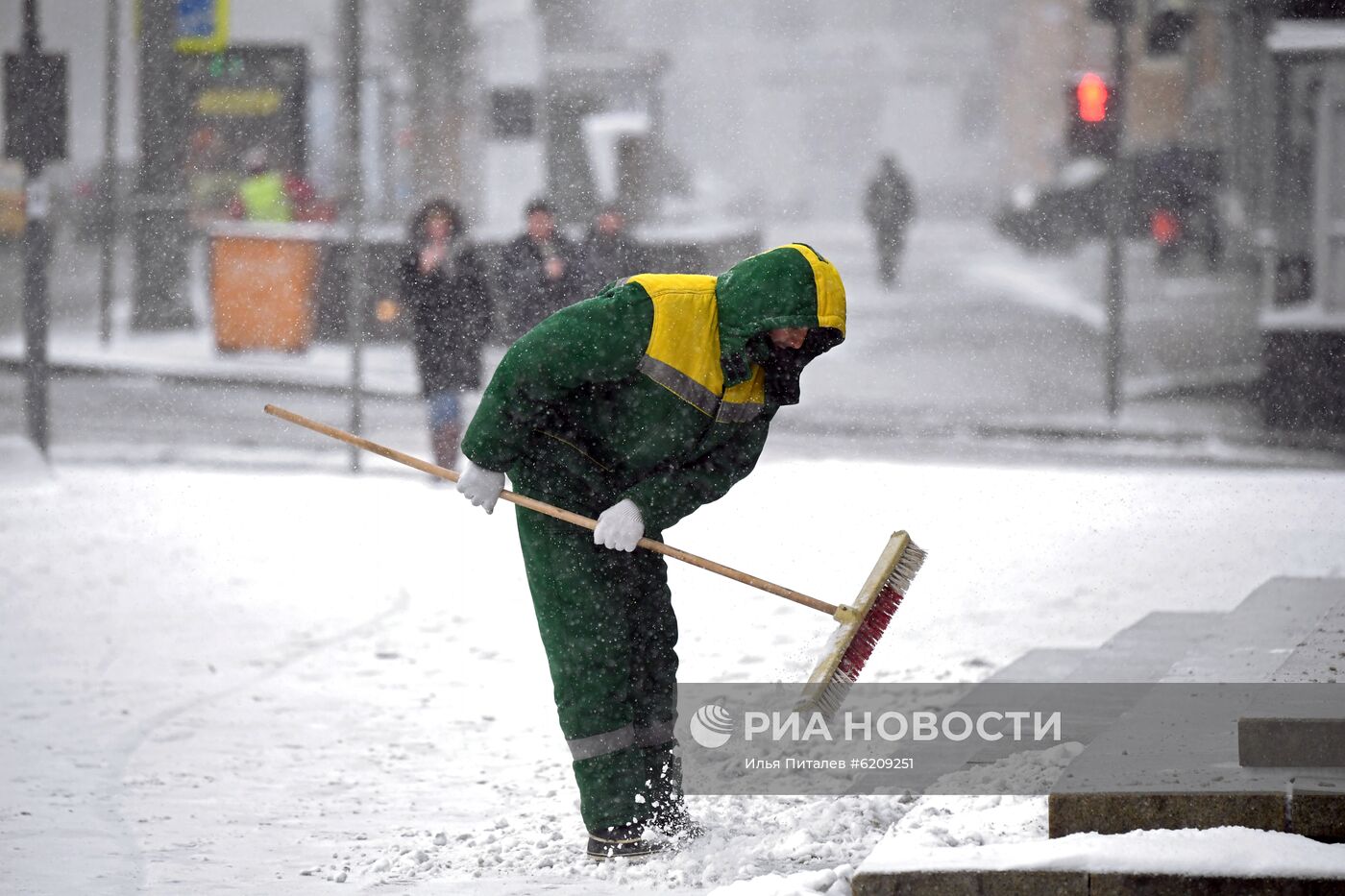 Снег в Москве