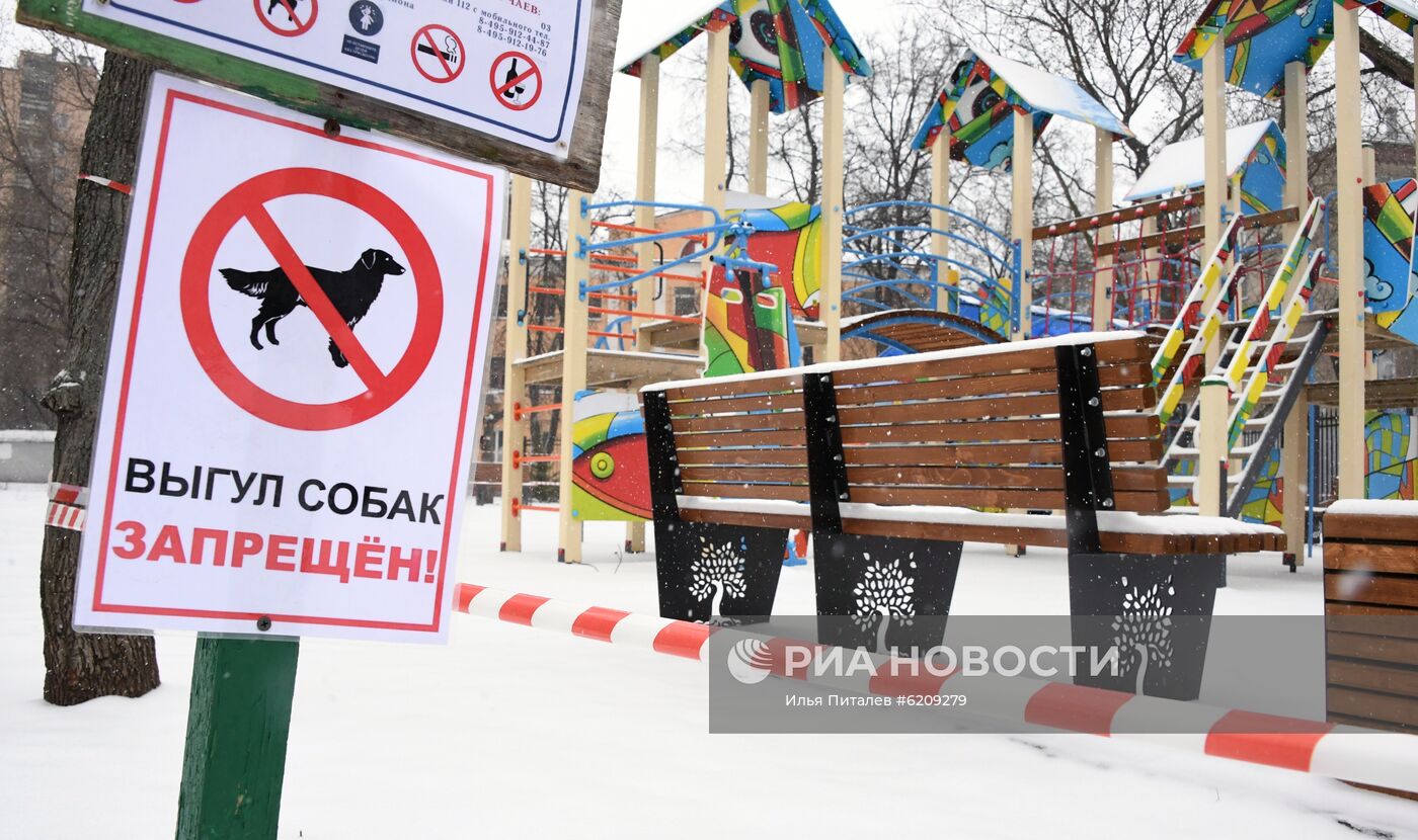 Во дворах закрыли детские площадки в связи с распространием коронавируса