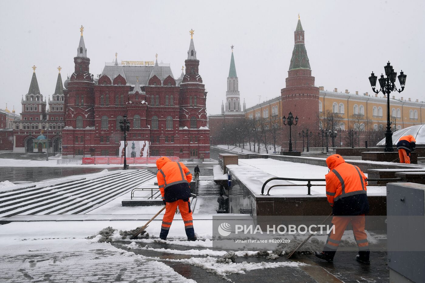 Снег в Москве