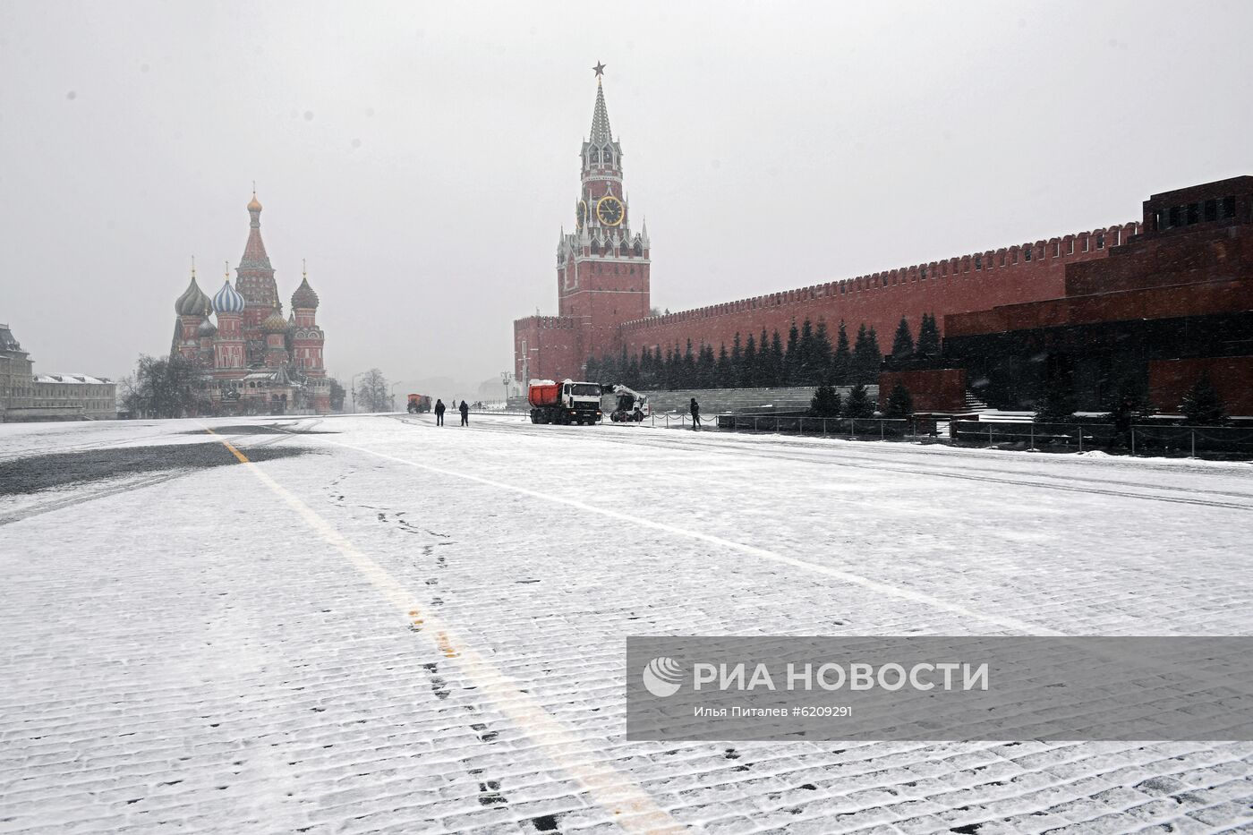 Снег в Москве