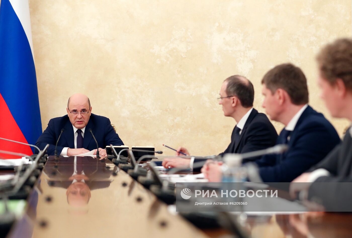 Премьер-министр РФ М. Мишустин провел совещание по экономическим вопросам