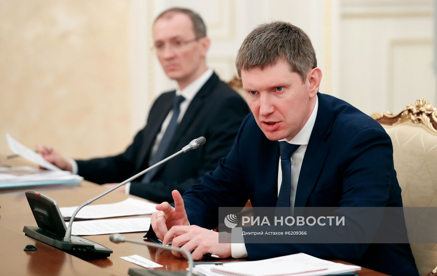 Премьер-министр РФ М. Мишустин провел совещание по экономическим вопросам