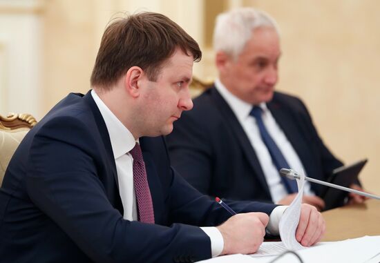 Премьер-министр РФ М. Мишустин провел совещание по экономическим вопросам