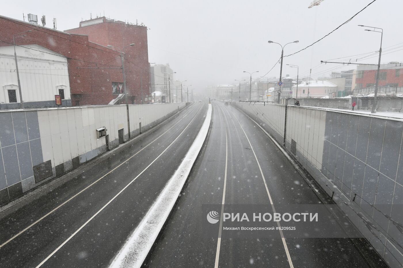 Дороги в Москве стали свободнее в связи с самоизоляцией