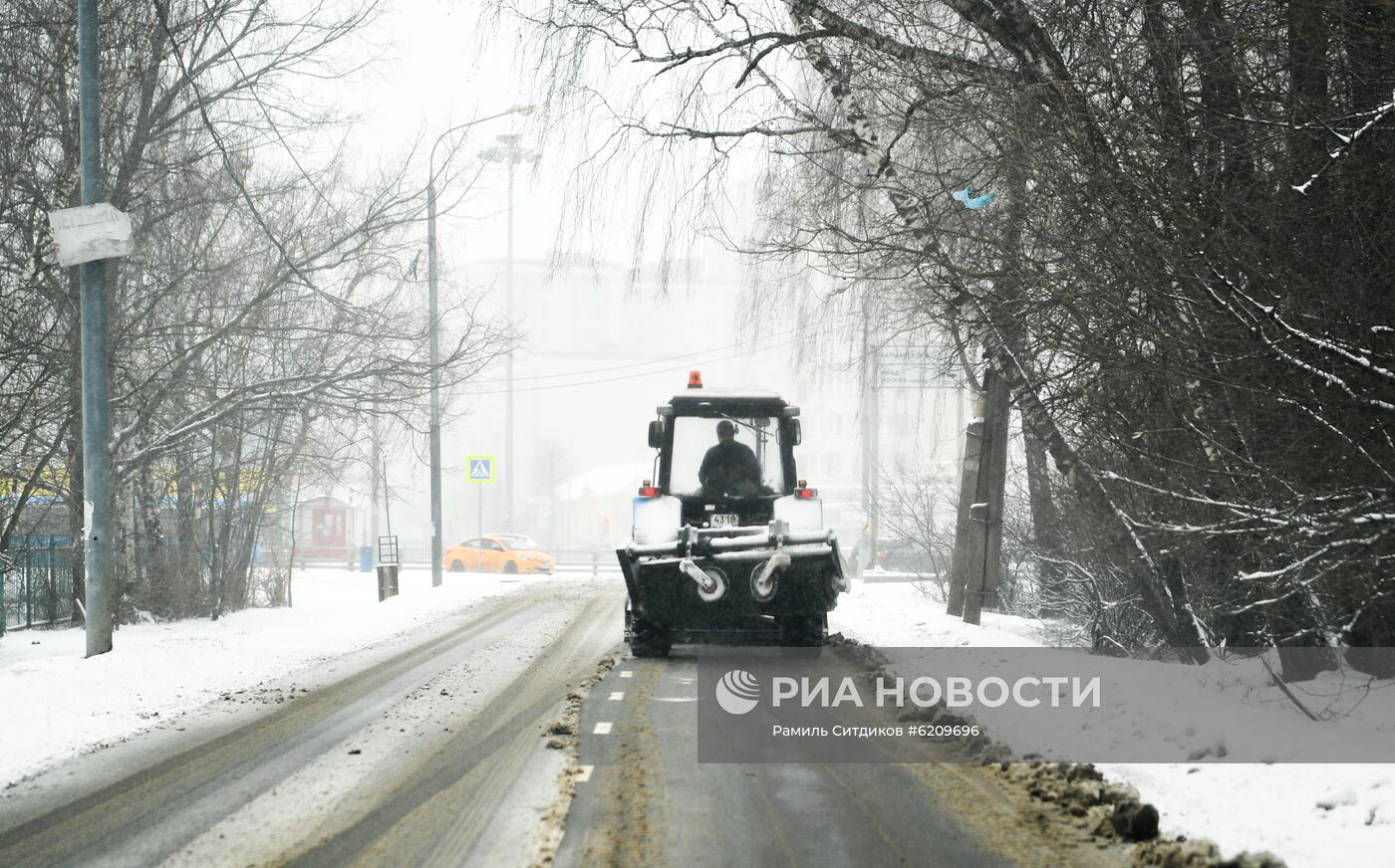 Снег в Москве