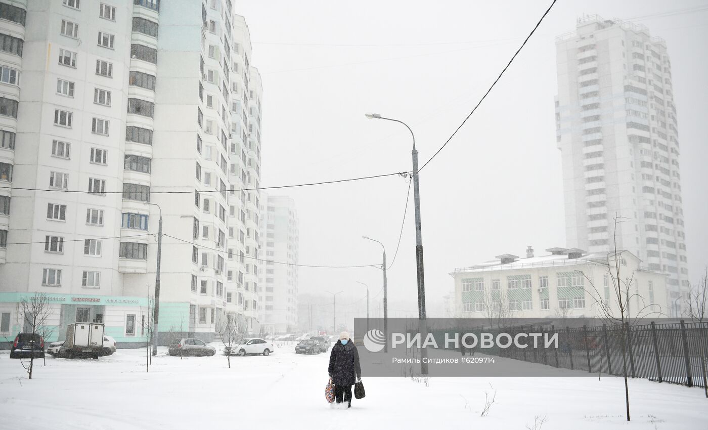 Снег в Москве