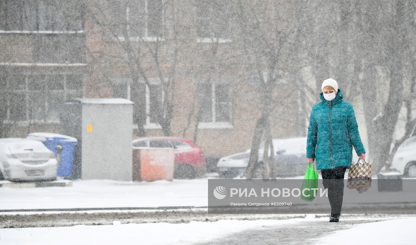 Снег в Москве