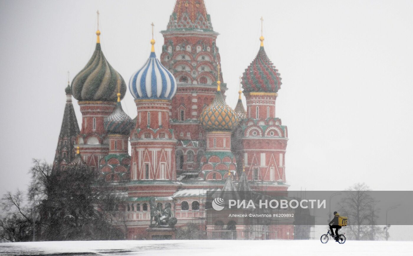 Снег в Москве