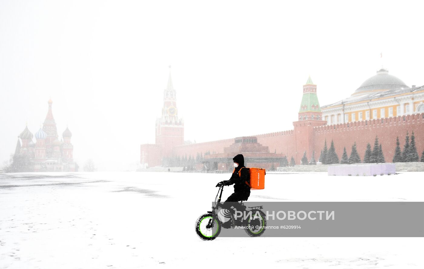 Снег в Москве