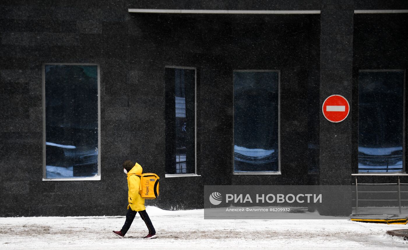 Снег в Москве