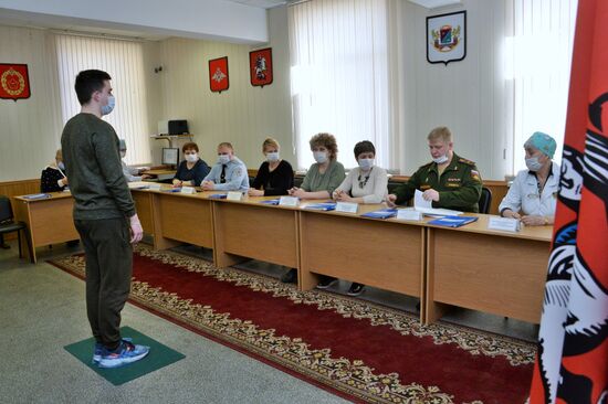 Прохождение медкомиссии призывниками в Москве