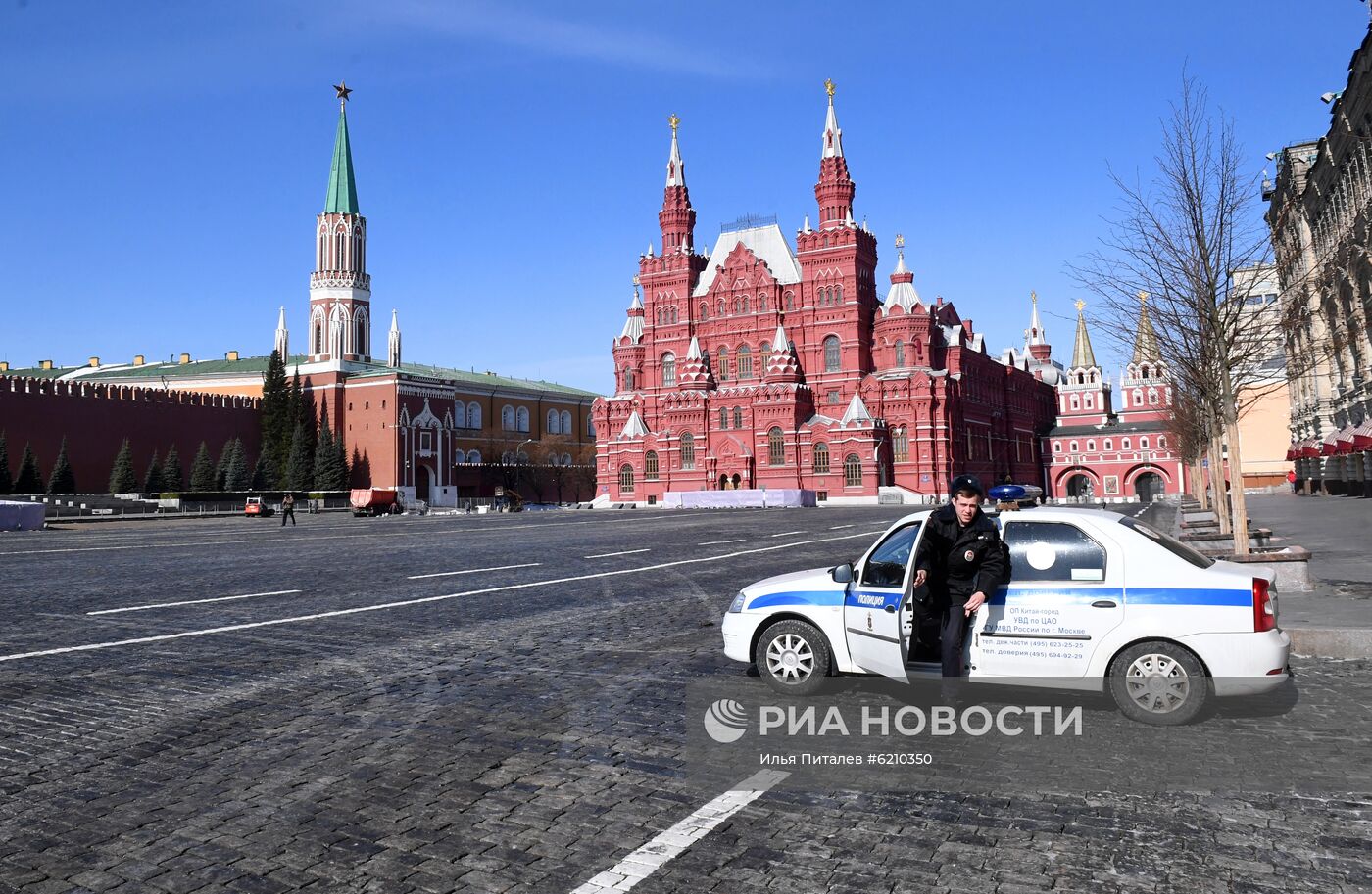 Проверка сотрудниками правоохранительных органов соблюдения режима самоизоляции в Москве