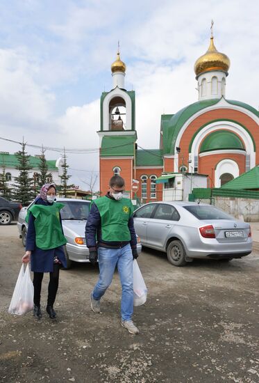 Работа волонтеров в православном храме