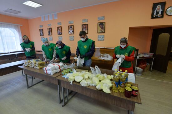 Работа волонтеров в православном храме