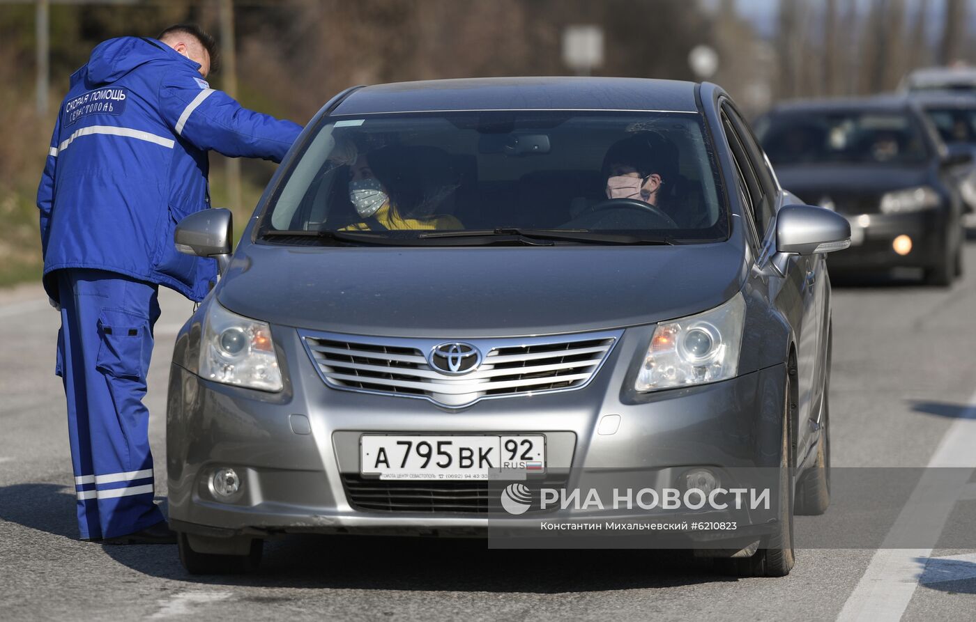 Блокпост из-за коронавируса при въезде в Севастополь