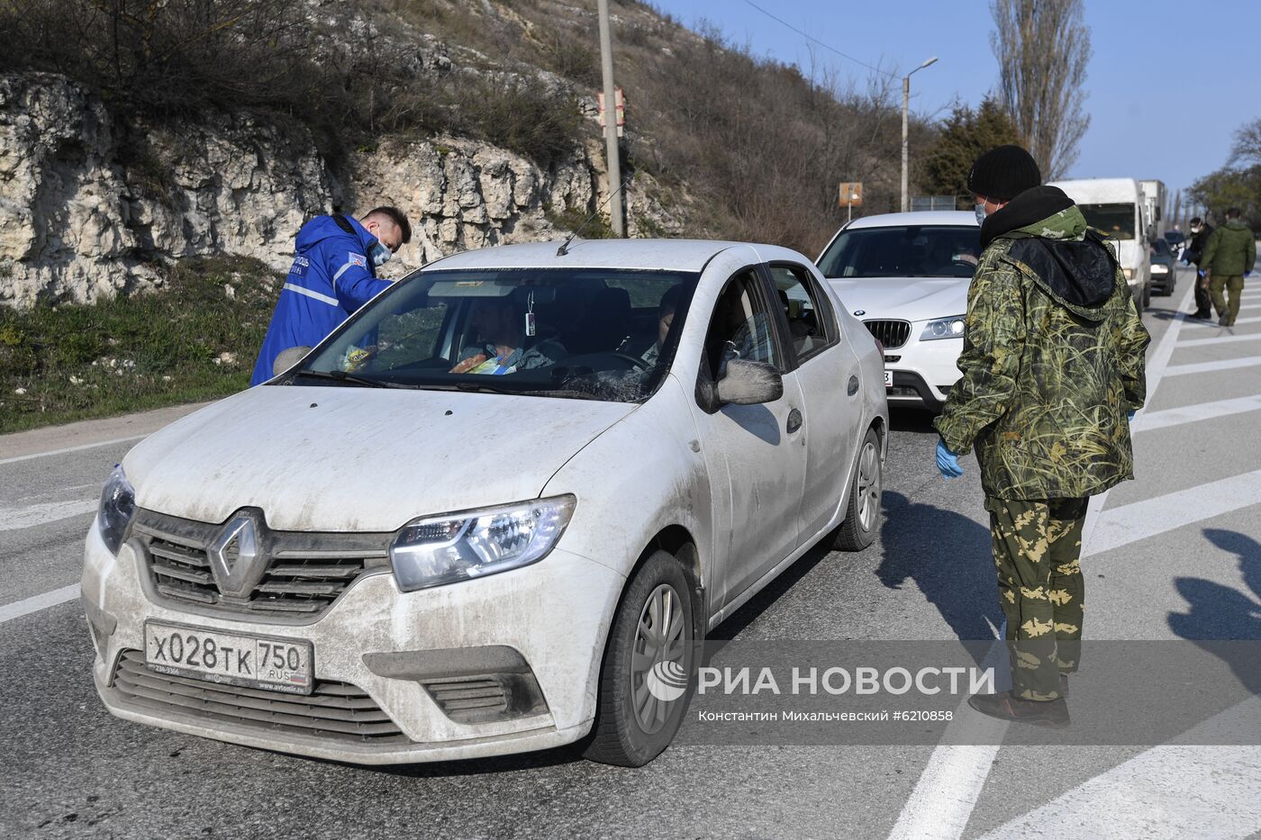 Блокпост из-за коронавируса при въезде в Севастополь