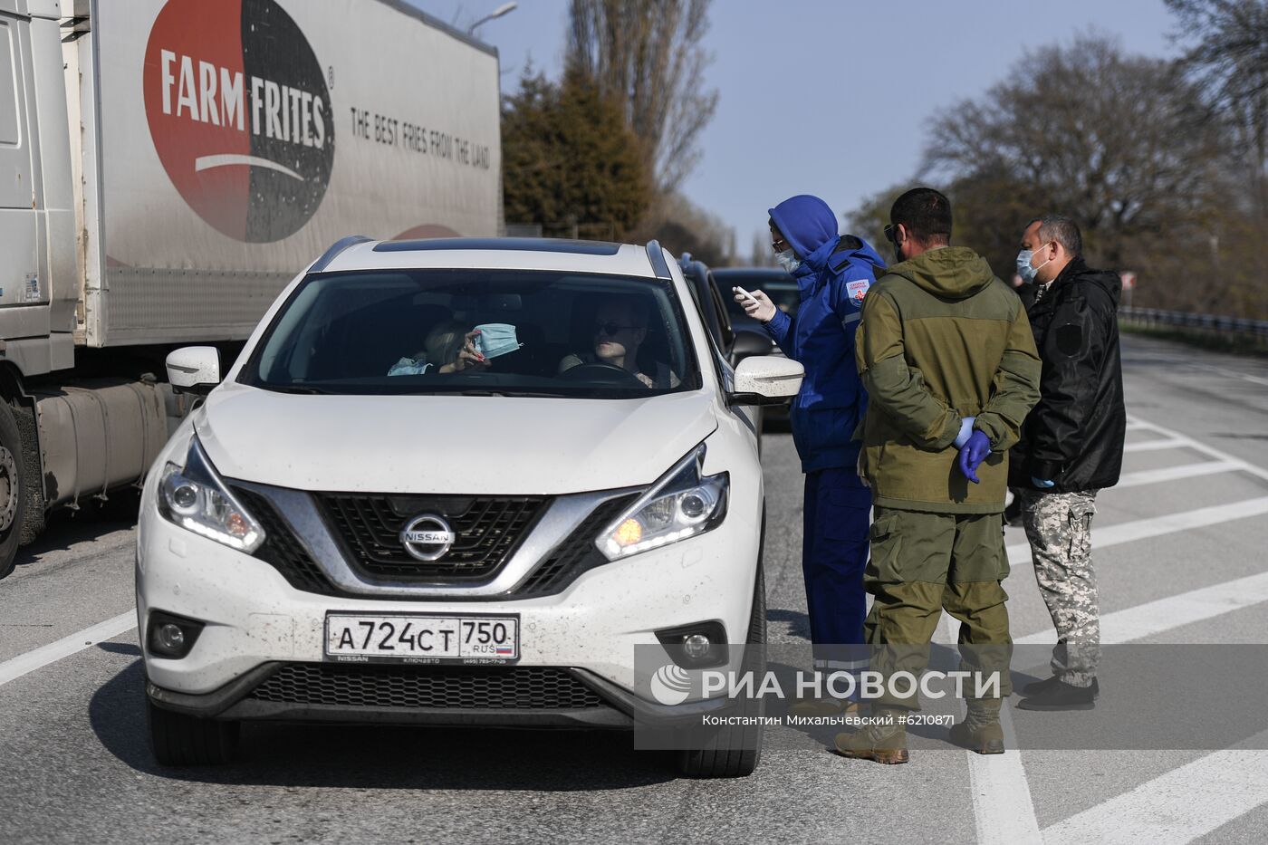 Блокпост из-за коронавируса при въезде в Севастополь