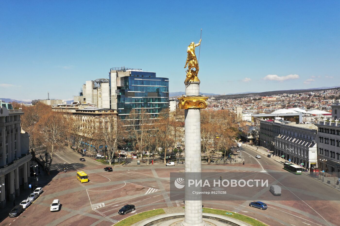 Площадь Свободы в Тбилиси. В Грузии начал действовать режим всеобщего карантина в рамках борьбы с коронавирусом. Место: Грузия, Тбилиси. Автор: Стрингер/Sputnik/РИА Новости. Тбилиси во время пандемии коронавируса