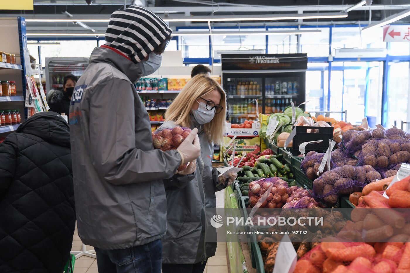 Помощь волонтеров пожилым людям в ситуации с коронавирусом