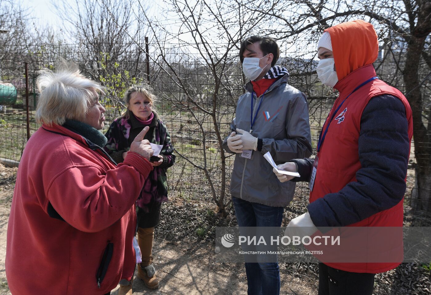 Помощь волонтеров пожилым людям в ситуации с коронавирусом