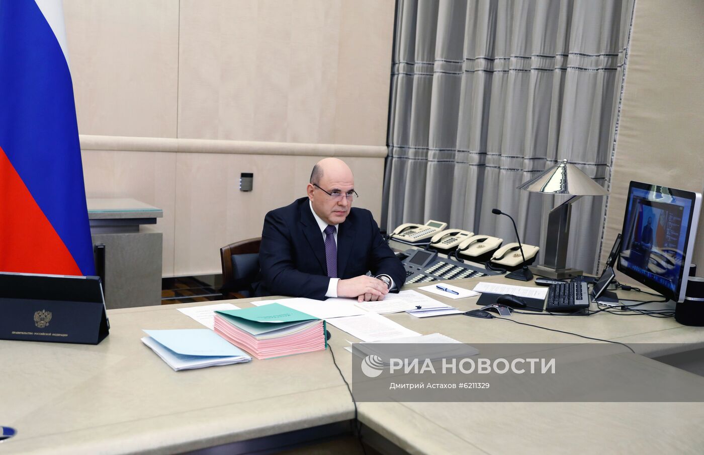 Премьер-министр РФ М. Мишустин провел заседание правительства РФ в режиме видеоконференции