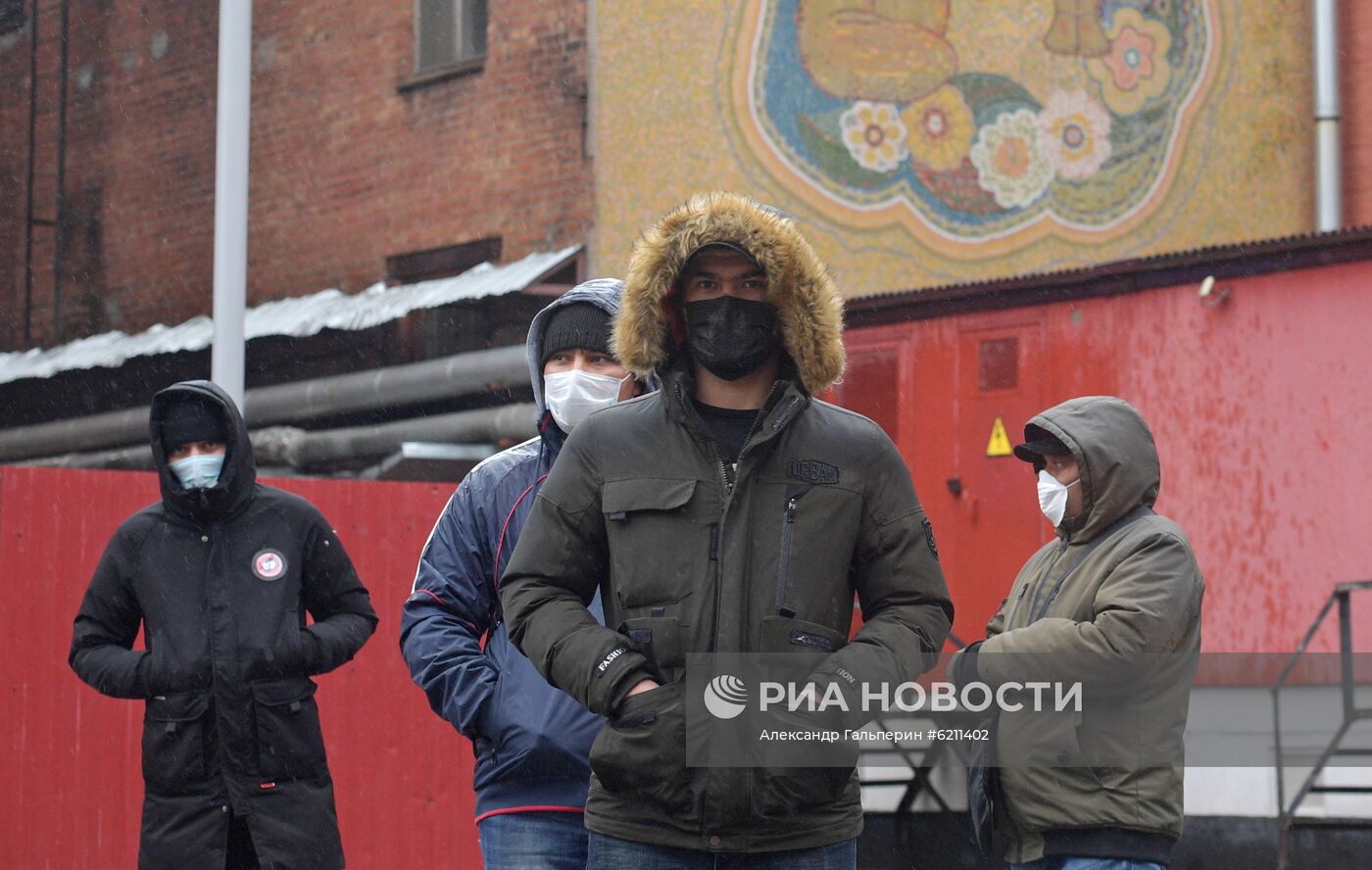 Очереди мигрантов в УФМС