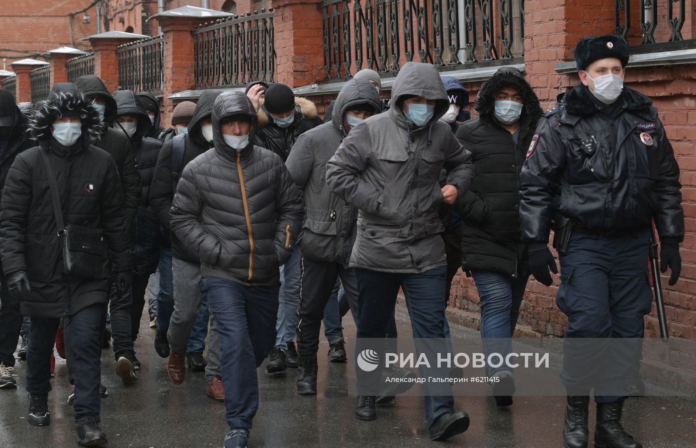 Очереди мигрантов в УФМС
