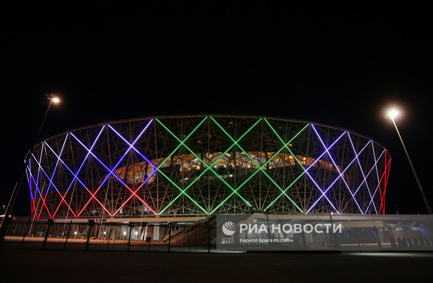 "Волгоград Арену" подсветили в цвета итальянского флага в знак поддержки 