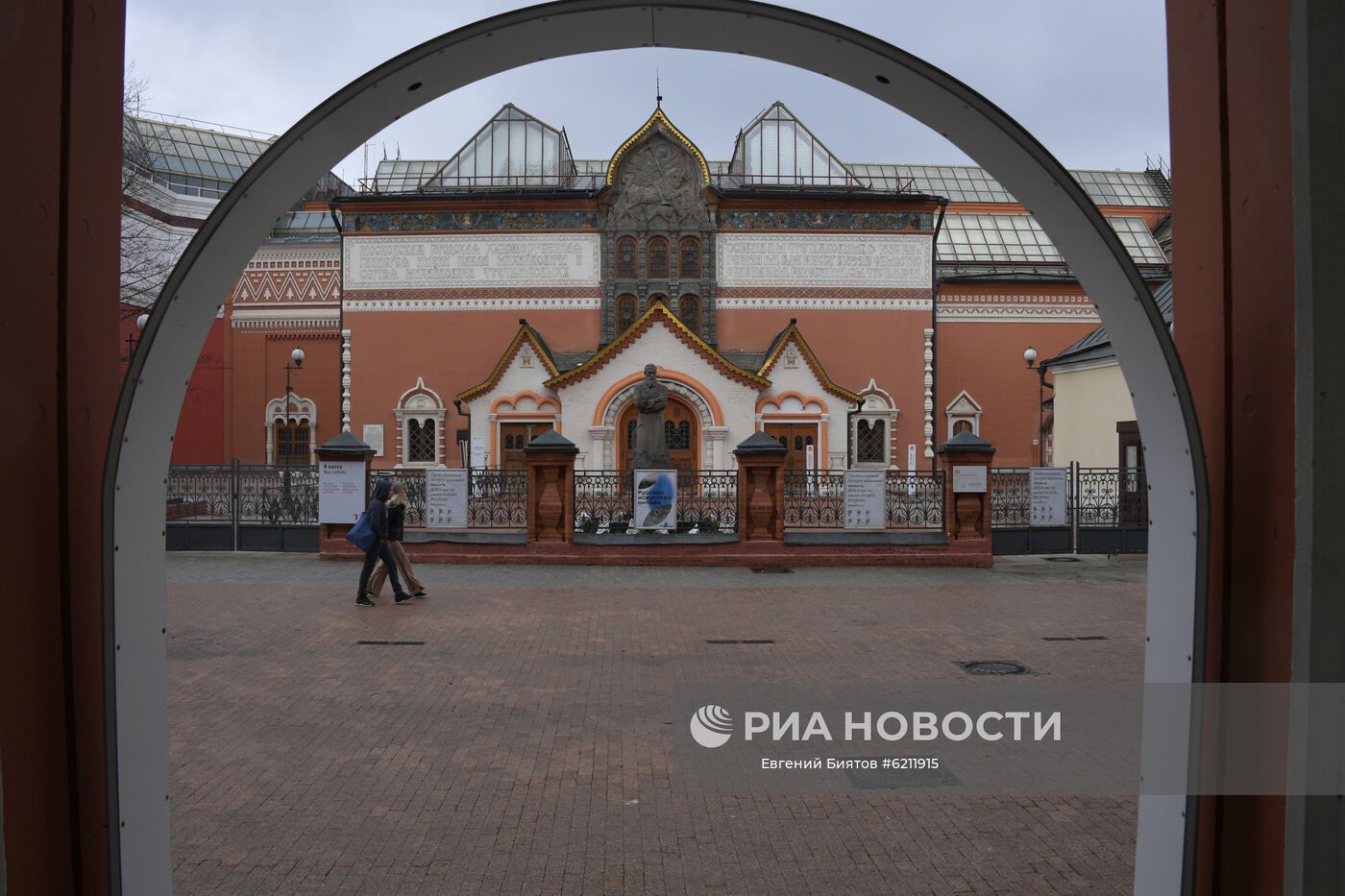 Здание Третьяковской галереи в Москве. С 30 марта введен обязательный режим домашней самоизоляции для москвичей всех возрастов. Место: Россия, Москва. Автор: Евгений Биятов/РИА Новости. Москва во время режима самоизоляции жителей