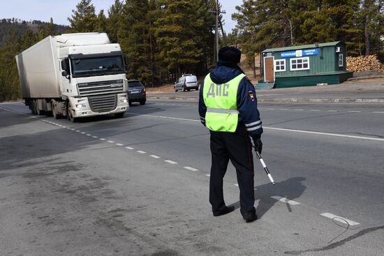 Работа сотрудников ГИБДД в Чите