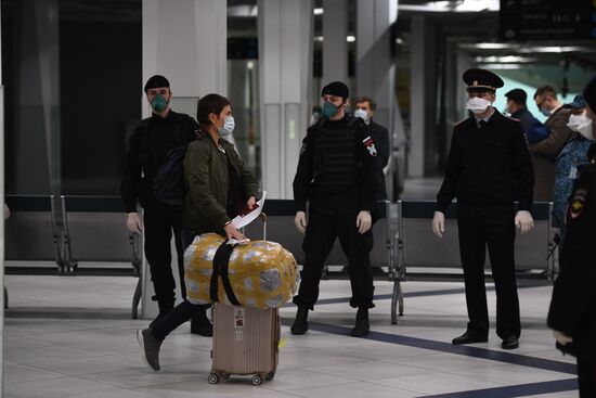 Пассажиры рейса из Бангкока в Новосибирск направлены на карантин в обсерваторы