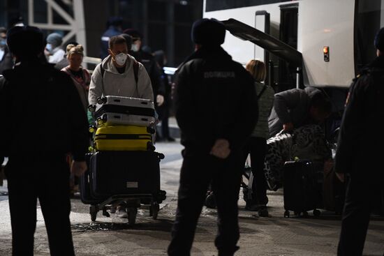 Пассажиры рейса из Бангкока в Новосибирск направлены на карантин в обсерваторы