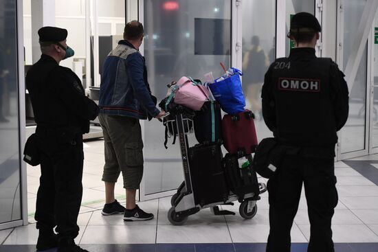 Пассажиры рейса из Бангкока в Новосибирск направлены на карантин в обсерваторы