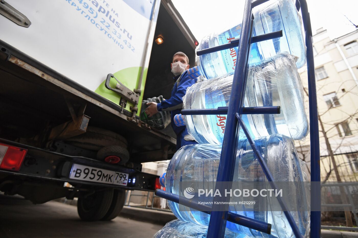 Доставка бутилированной воды на дом | РИА Новости Медиабанк