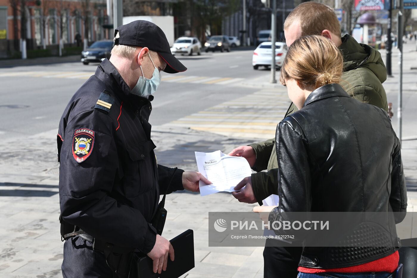 В Ростове-на-Дону правоохранительные органы следят за соблюдением режима самоизоляции