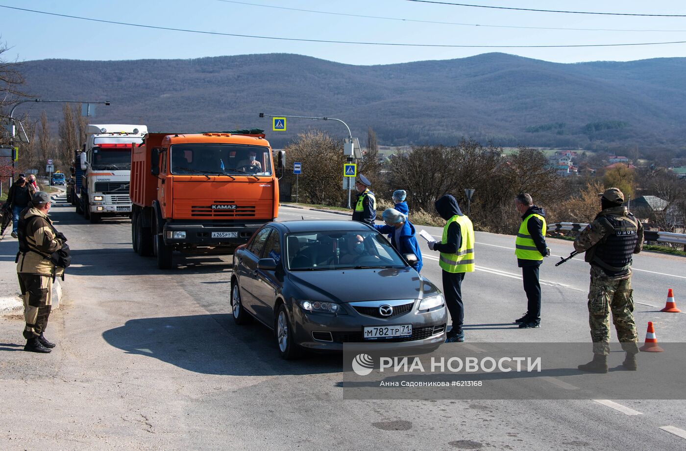 Блокпост из-за коронавируса на въезде в Севастополь