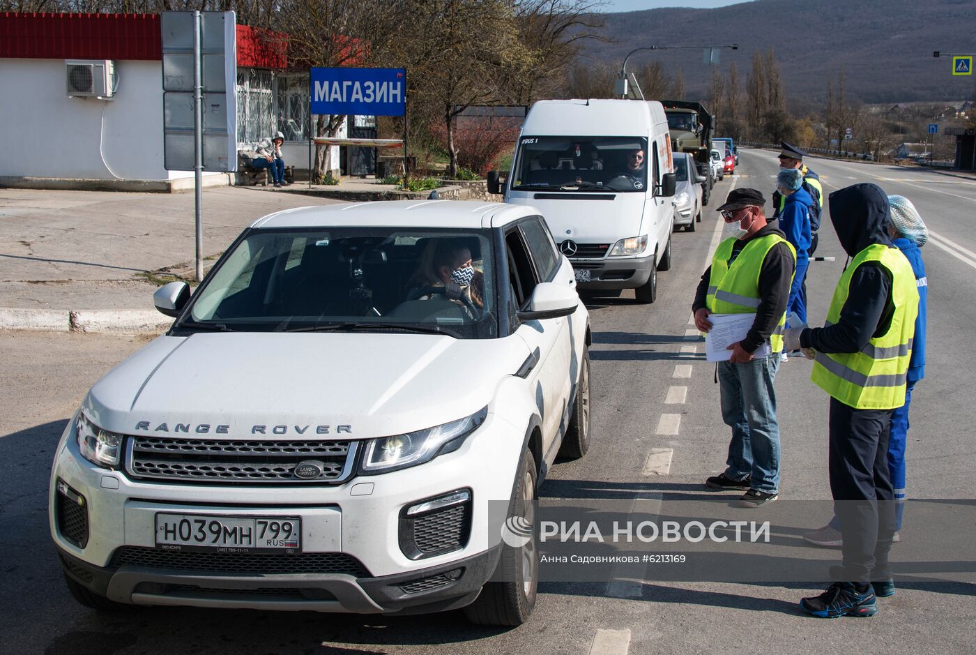 Блокпост из-за коронавируса на въезде в Севастополь