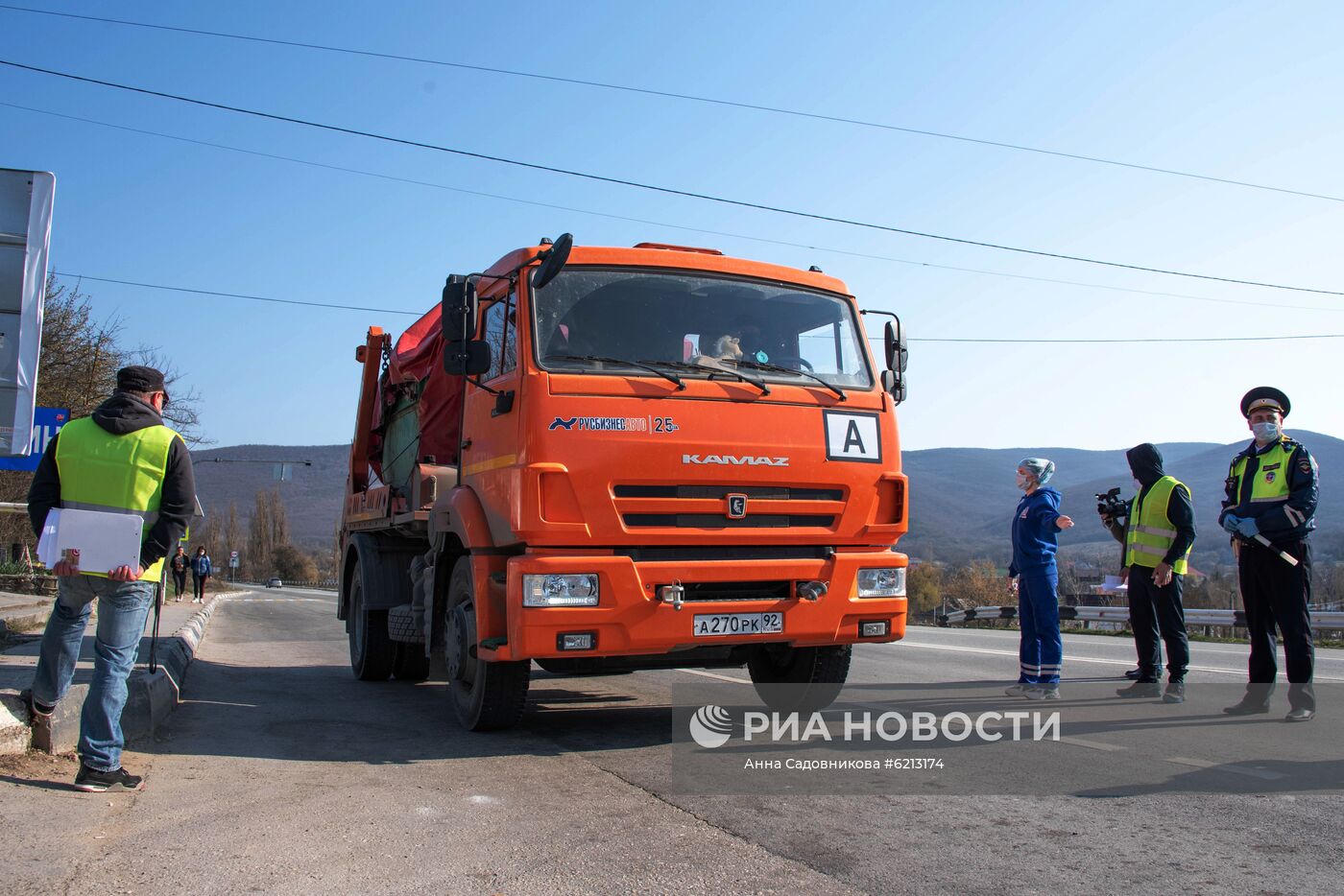 Блокпост из-за коронавируса на въезде в Севастополь