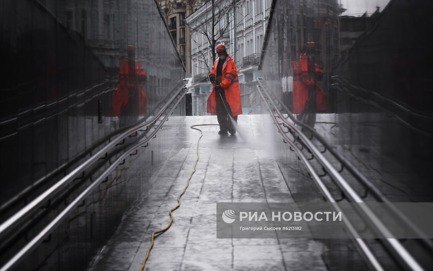 Мойка дорог и тротуаров в Москве