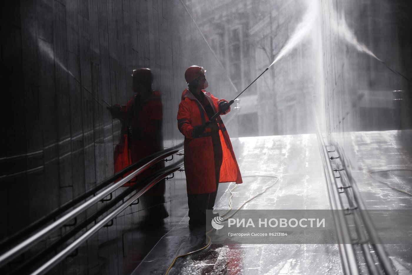 Мойка дорог и тротуаров в Москве