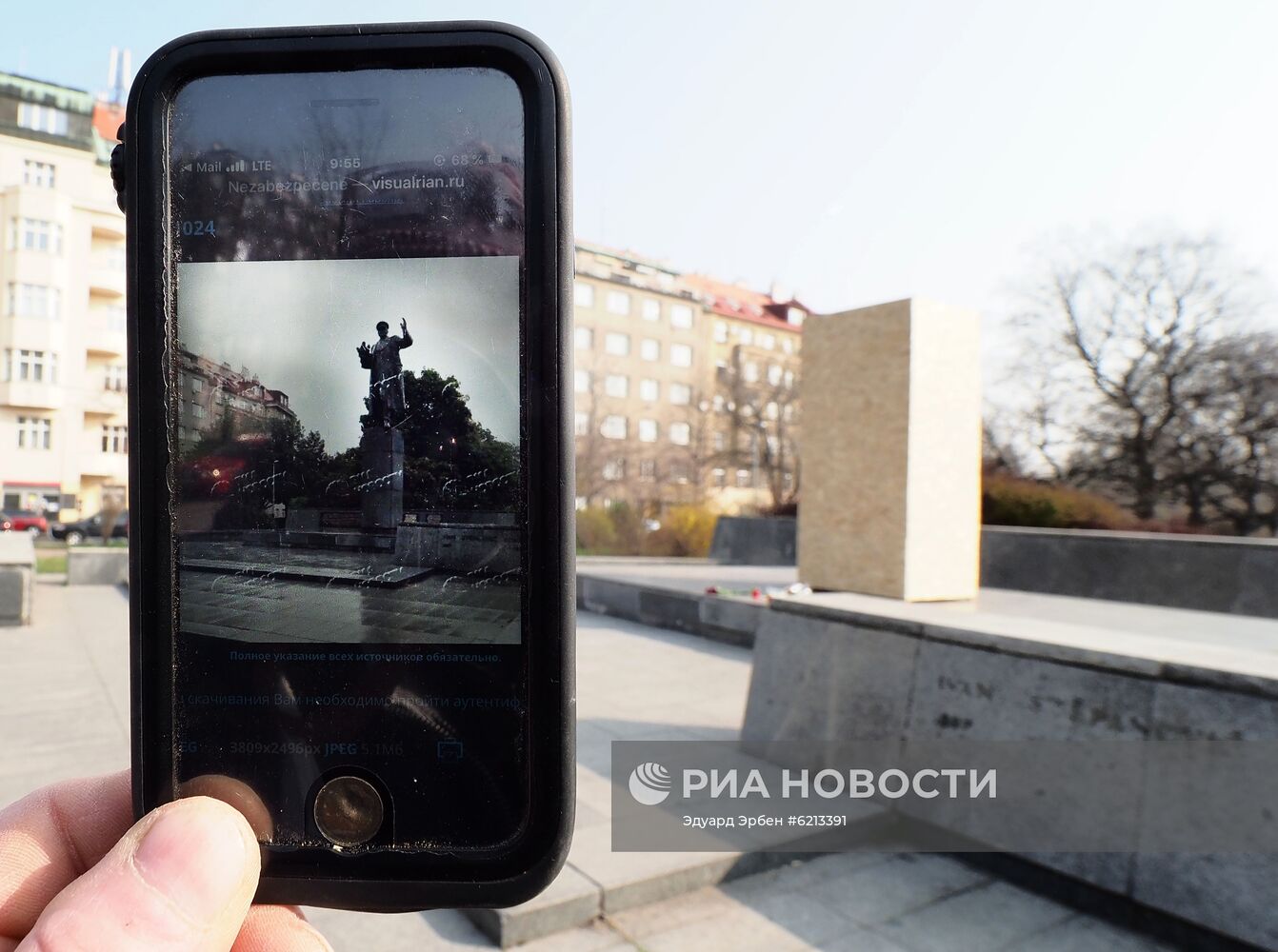 В Праге снесли памятник маршалу Коневу