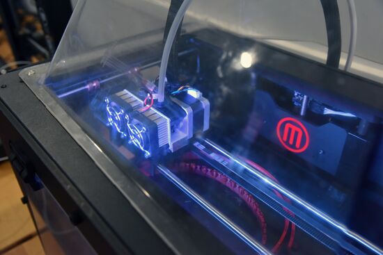 Во Львове на 3D-принтере начали печатать мединвентарь для борьбы с коронавирусом
