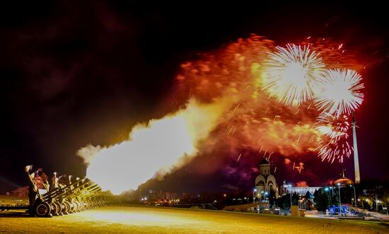 Салют в честь 75-летия освобождения Братиславы от немецко-фашистских захватчиков