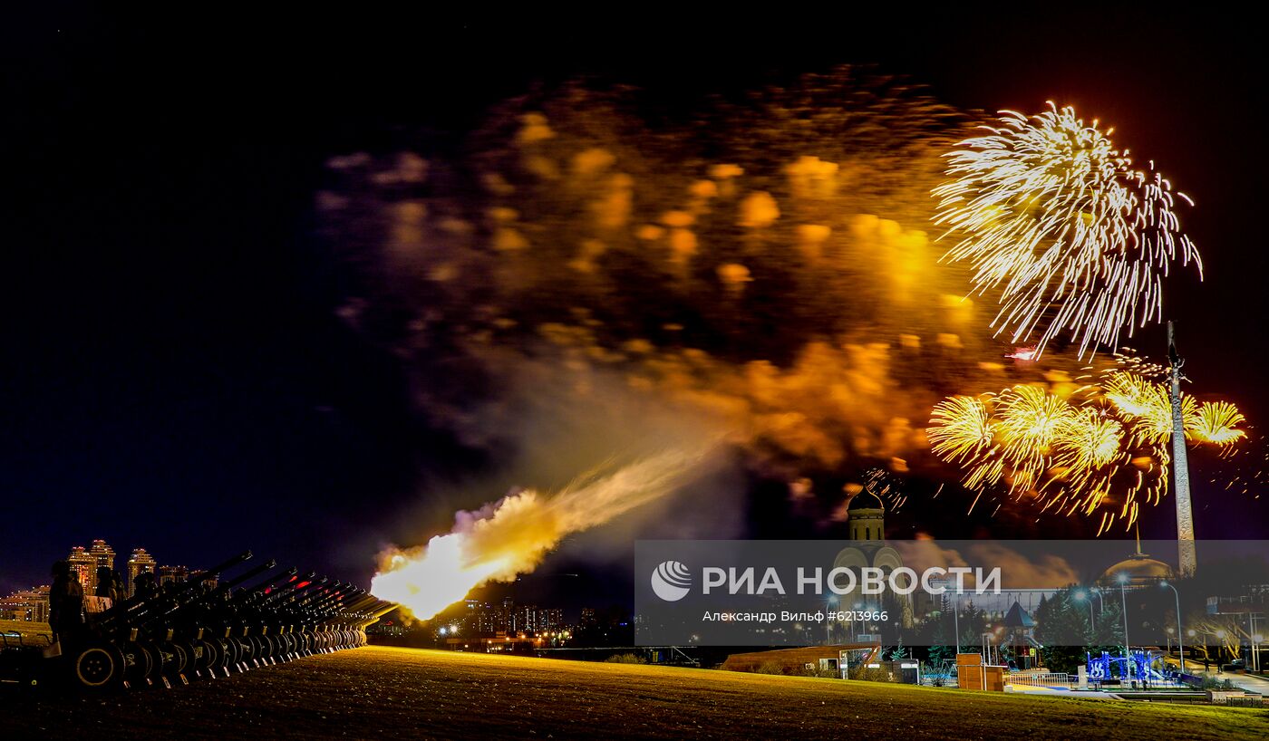 Салют в честь 75-летия освобождения Братиславы от немецко-фашистских захватчиков