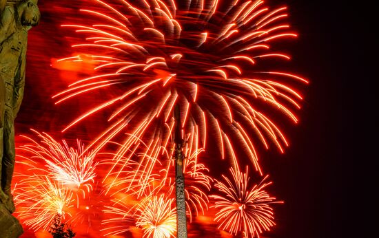 Салют в честь 75-летия освобождения Братиславы от немецко-фашистских захватчиков