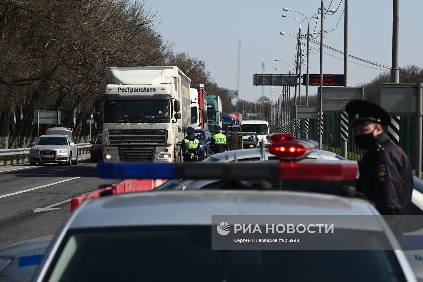 На въездах в Ростов-на-Дону развернули посты для проверки на коронавирус